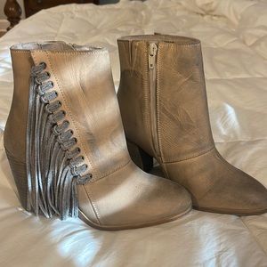 New Diba True Jilly Ann Smokey  Leather Fringed Ankle Boots Size 6.5
